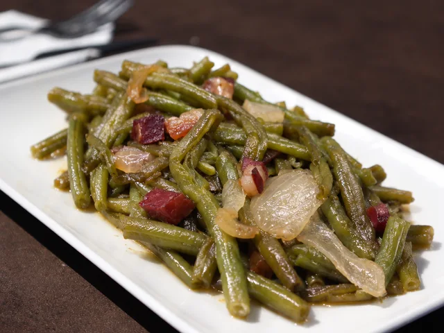 JUDÍAS SALTEADAS CON JAMÓN IBÉRICO