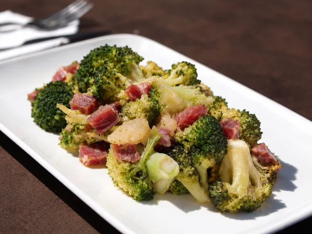 BRÓCOLI SALTEADO CON JAMÓN IBÉRICO