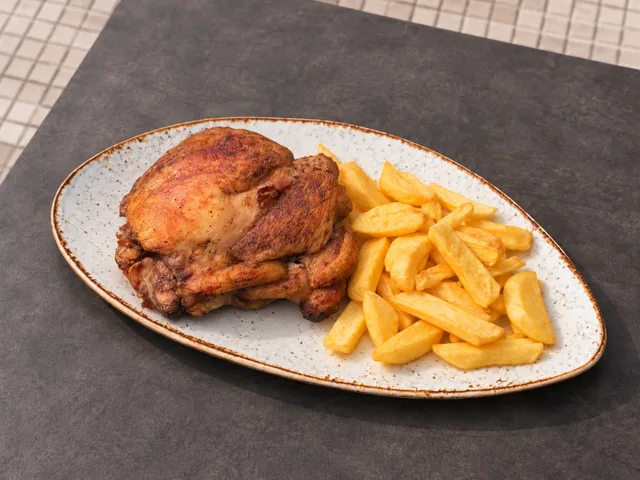CODILLO AL HORNO CON GUARNICIÓN