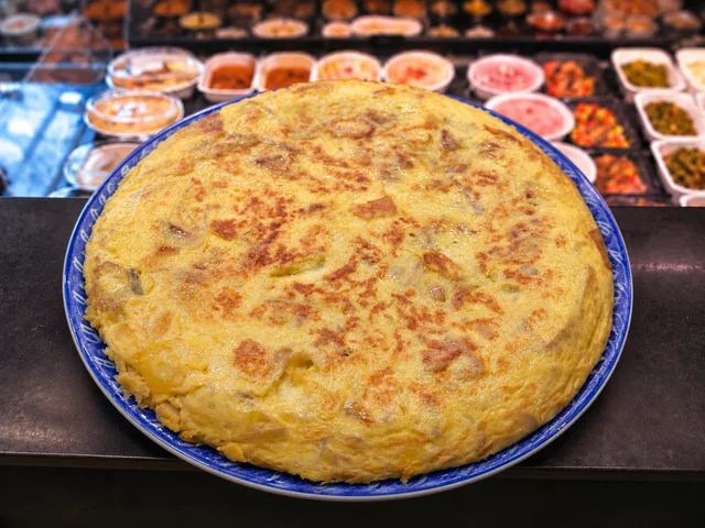 TORTILLA DE PATATA Y CEBOLLA