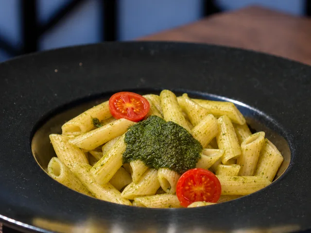 MACARRONES AL PESTO