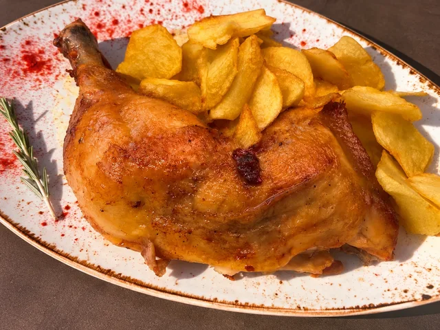 POLLO AL HORNO CON GUARNICIÓN